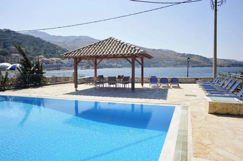 Marika Apartments Kassiopi Exteriör bild